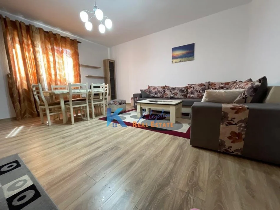 Tirane, jepet me qera apartament 2+1 , 120 m² (Zog te Zi, afer Ring Center)