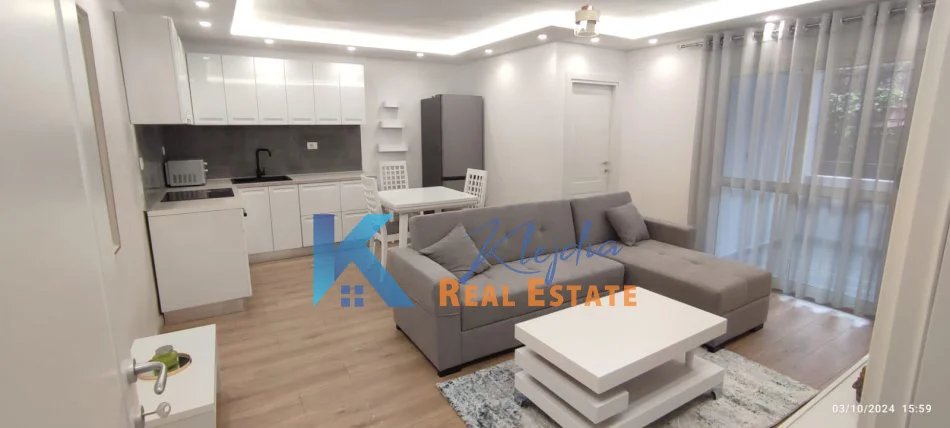 Tirane, jepet me qera apartament 2+1 , 75 m² (Qender, Rruga Bardhok Biba)