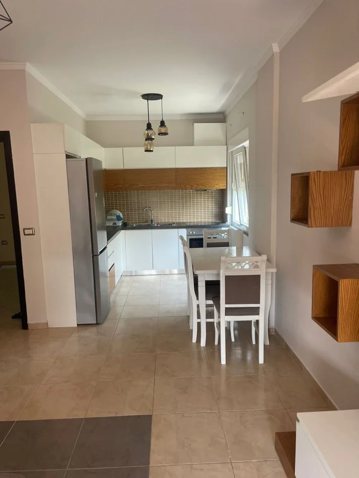 Tirane, jepet me qera apartament 2+1 Kati 3, 68 m² 500 € 