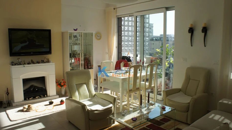 Tirane, jepet me qera apartament 1+1 Kati 7, 67 m² 700 € (Rruga e Bogdaneve)