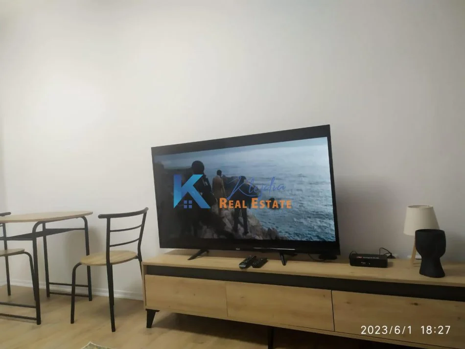 Tirane, jepet me qera apartament 1+1 Kati 4, 50 m² 550 € (Qender, te rruga e Bogdaneve)