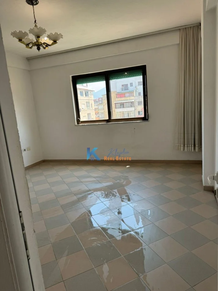 Tirane, shitet apartament 2+1 Kati 5, 115 m² 115.000 € (Laprake, afer Kupoles)