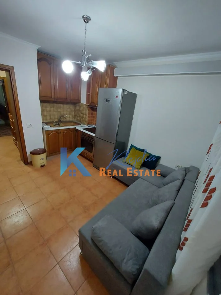 Tirane, jepet me qera apartament 2+1 Kati 4, 46 m² 490 € (Rruga e Kavajes, afer spitalit gjerman)