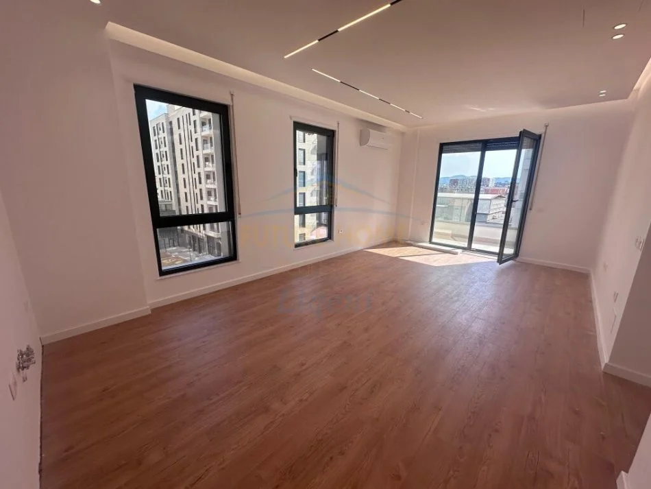 Tirane, shitet 2+1+Ballkon Kati 3, 200,000 € (Porcelan)