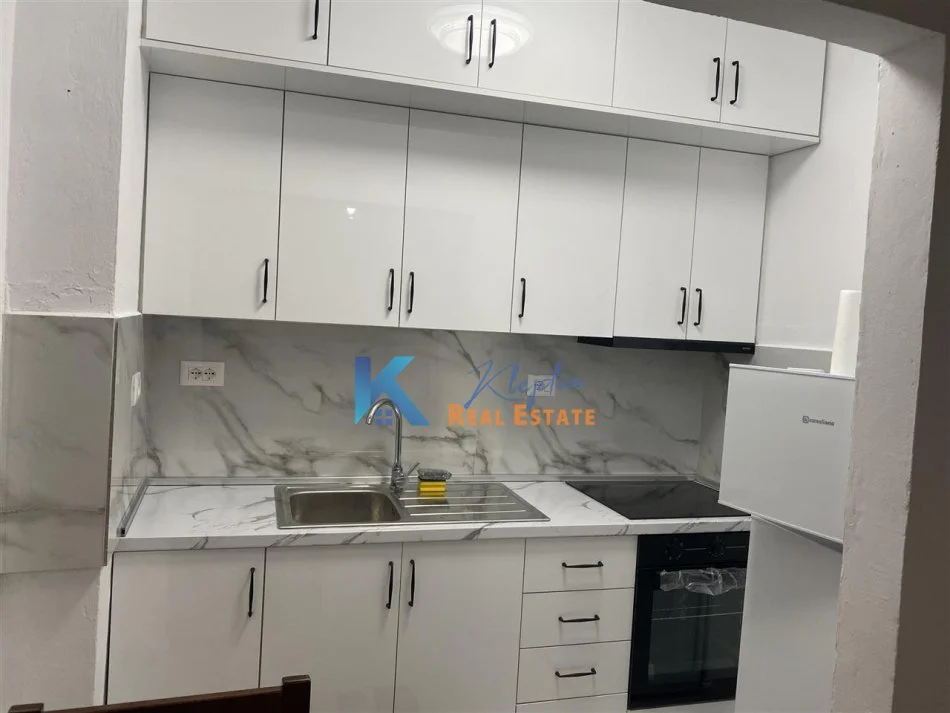 Tirane, jepet me qera apartament 2+1 Kati 3, 74 m² 500 € (Porcelan, afer Bar Artisti)