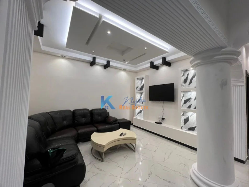 Tirane, jepet me qera apartament 1+1 Kati 1, 55 m² 450 € (rruga Ferit Xhajko, afer ish restorant Durresi)