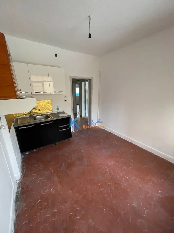 Tirane, shitet apartament 2+1 Kati 3, 66 m² 120.000 € (afer Pazarit te Ri, Rruga Hoxha Tahsim)