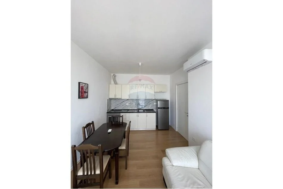 Tirane, jepet me qera apartament 2+1 Kati 3, 95 m² 450 € (Shkolla e Baletit - Tregu Elektrik)