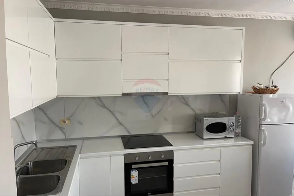 Tirane, shitet apartament 2+1 Kati 3, 111 m² 195.000 € (Pazari i Ri)