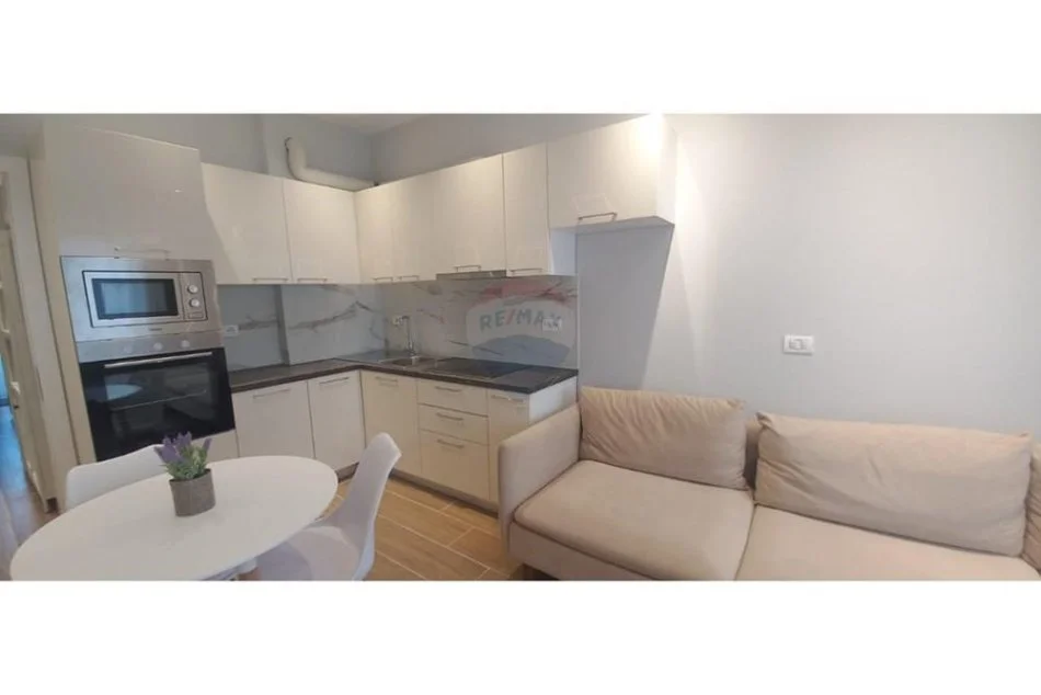 Tirane, jepet me qera apartament 1+1 Kati 4, 60 m² 550 € (Qendër - Kafe Flora)
