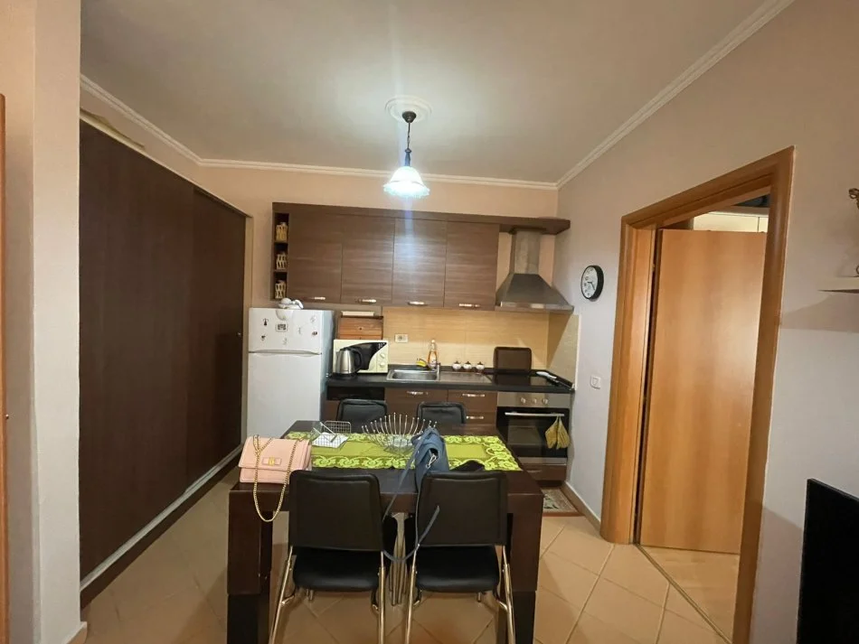 Tirane, shitet apartament 1+1+Ballkon Kati 5, 60 m² 150.000 € (qender)
