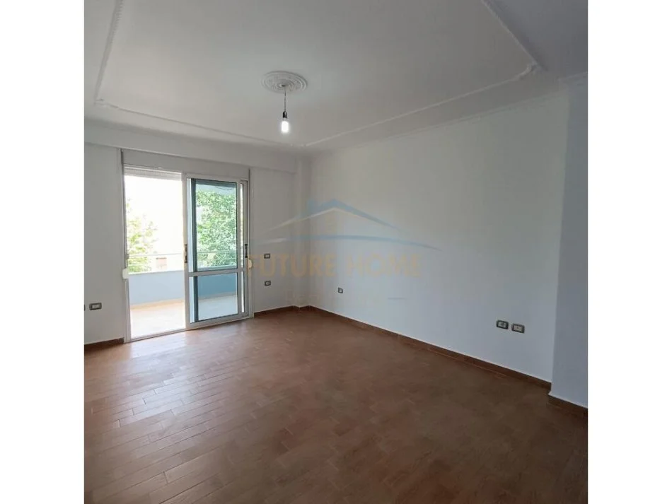 Vlore, shitet apartament 2+1 Kati 2, 106 m² 200.000 € (Lungomare)