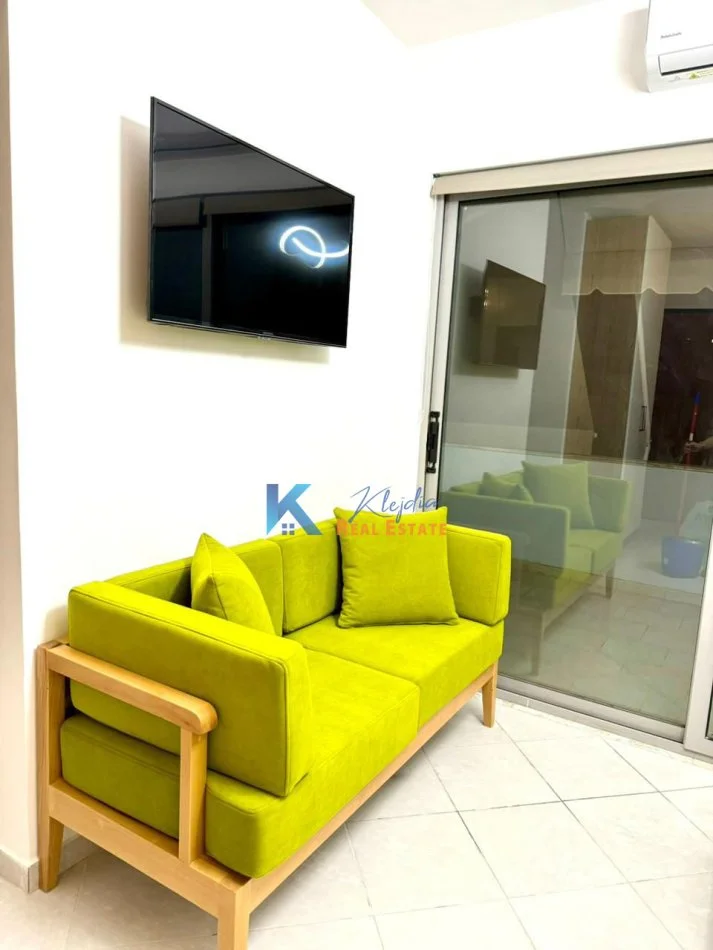 Tirane, jap me qera apartament Kati 4, 45 m² 530 € (Komuna e Parisit, afer Kristal Center)