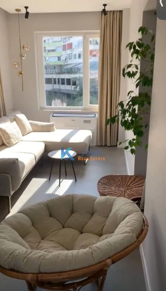 Tirane, jepet me qera apartament 3+1 Kati 4, 155 m² 850 € (Kopshti Botanik, afer Xhamise)