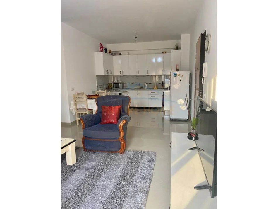 Vlore, jepet me qera apartament 2+1 Kati 9, 94 m² 400 € (Plazhi i Vjeter) RV44314