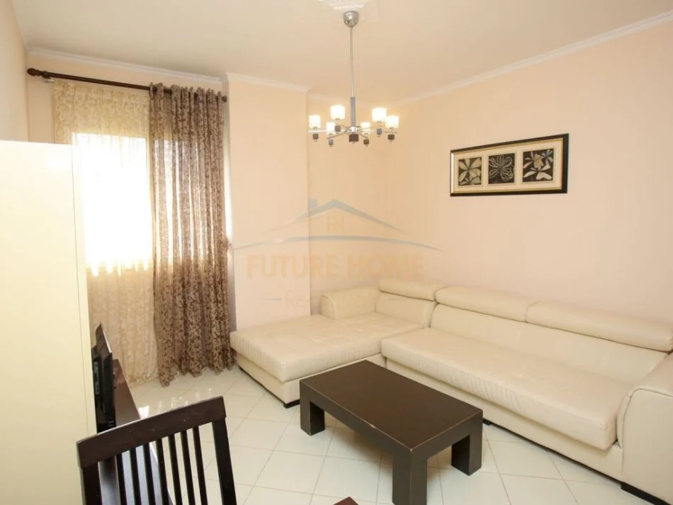 Vlore, jepet me qera apartament 1+1 Kati 4, 60 m² 300 € (Pas Rives, Lungomare) RV44308