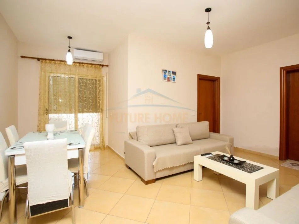 Vlore, jepet me qera apartament 1+1 Kati 6, 60 m² 300 € (Te Klinika Bakaj, Cole) RV44313