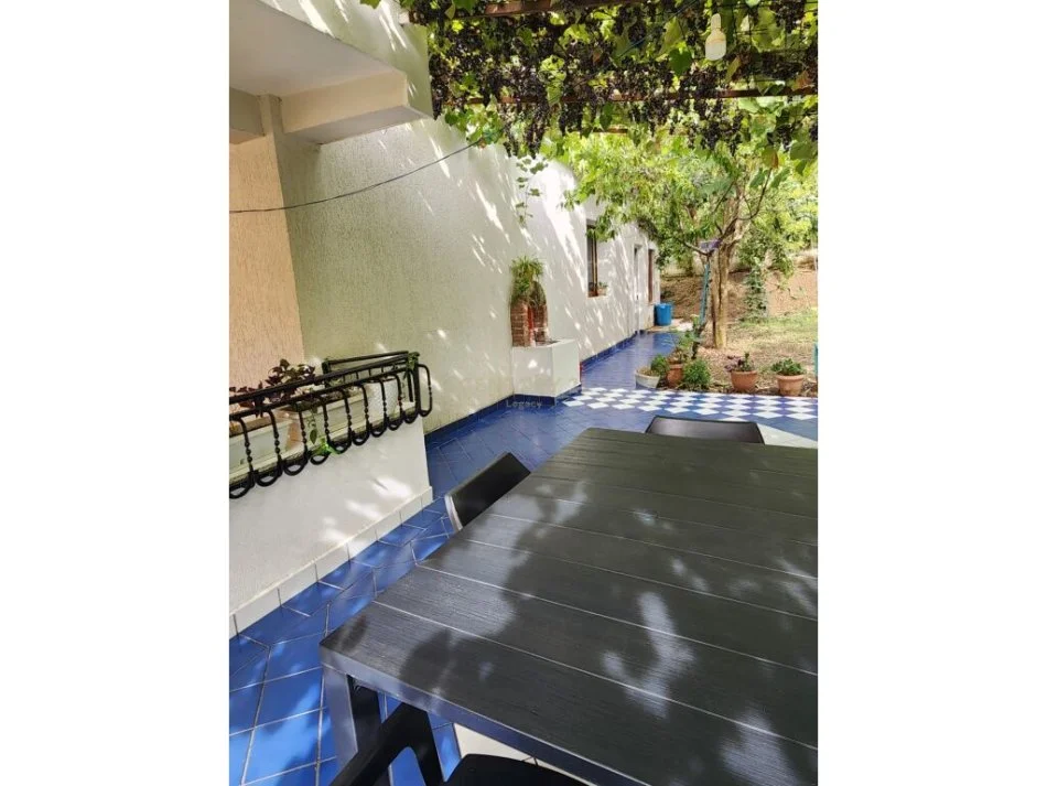 Tirane, jepet me qera apartament 2+1+Ballkon Kati 2, 132 m² 450 € (Adresa: Shkozë)