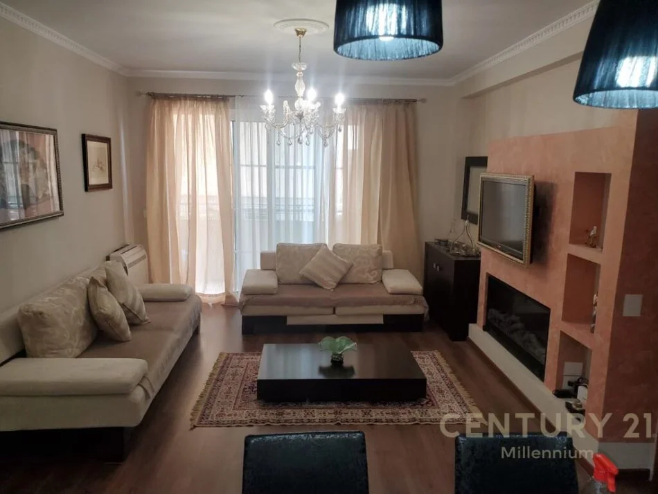 𝐓𝐢𝐫𝐚𝐧𝐞, 𝐣𝐞𝐩𝐞𝐭 𝐦𝐞 𝐪𝐞𝐫𝐚 𝐚𝐩𝐚𝐫𝐭𝐚𝐦𝐞𝐧𝐭 𝟐+𝟏 𝐊𝐚𝐭𝐢 𝟒, 𝟖𝟏 𝐦² 𝟖𝟎𝟎 € (𝐑𝐫.𝐀𝐝𝐞𝐦 𝐉𝐚𝐬𝐡𝐚𝐫𝐢, 𝐆𝐚𝐫𝐝𝐚)