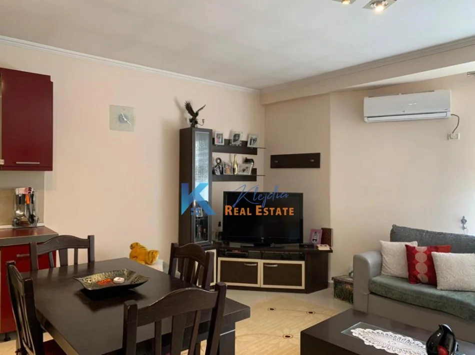 Tirane, shes apartament 2+1+Ballkon Kati 6, 98 m² 125.000 € (Yzberish)