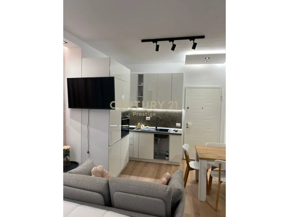 Tirane, jepet me qera garsonier 1+1 Kati 7, 40 m² 500 € 