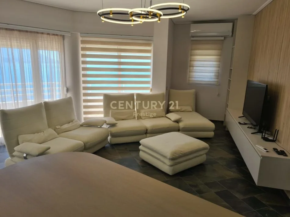 𝐕𝐥𝐨𝐫𝐞, 𝐣𝐞𝐩𝐞𝐭 𝐦𝐞 𝐪𝐞𝐫𝐚 𝐚𝐩𝐚𝐫𝐭𝐚𝐦𝐞𝐧𝐭 𝟐+𝟏 𝐊𝐚𝐭𝐢 𝟕, 𝟏𝟐𝟎 𝐦² 𝟏.𝟏𝟎𝟎 € (𝐋𝐮𝐧𝐠𝐨𝐦𝐚𝐫𝐞)