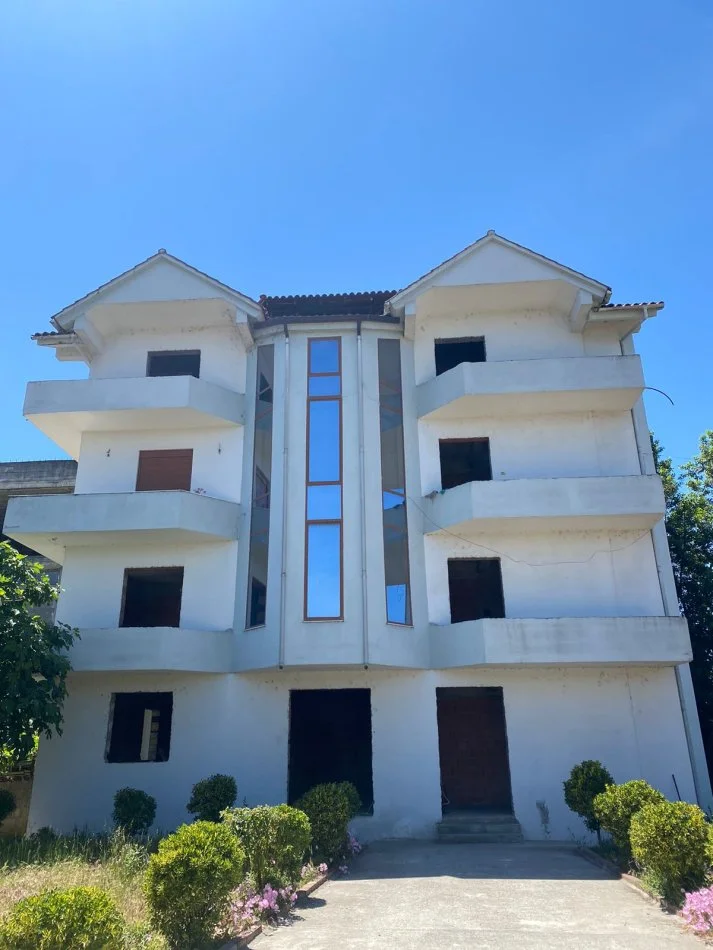 Tirane, shitet Vile 3 Katshe Kati 4, 1.000 m² 570.000 € 