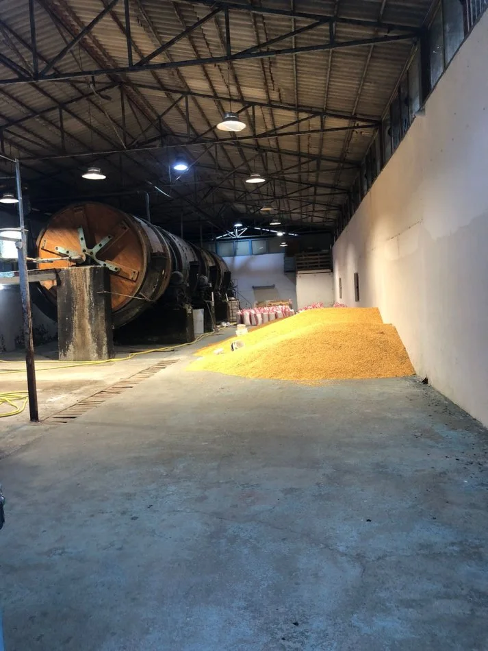 Tirane, jepet me qera magazine Kati 0, 600 m² 1.000 € 