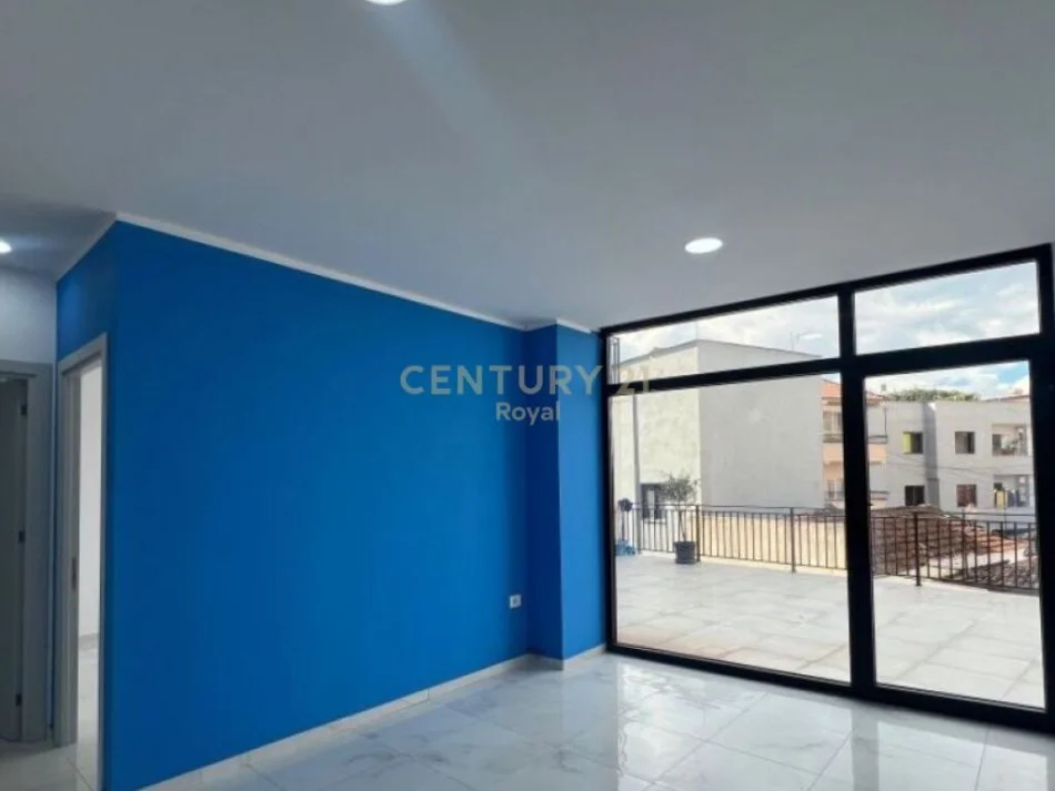 𝐓𝐢𝐫𝐚𝐧𝐞, 𝐣𝐞𝐩𝐞𝐭 𝐦𝐞 𝐪𝐞𝐫𝐚 𝐚𝐦𝐛𝐣𝐞𝐧𝐭 𝐛𝐢𝐳𝐧𝐞𝐬𝐢 𝐊𝐚𝐭𝐢 𝟐, 𝟏𝟔𝟓 𝐦² 𝟏.𝟓𝟎𝟎 € (𝐑𝐫𝐮𝐠𝐚 𝐞 𝐃𝐢𝐛𝐫ë𝐬)