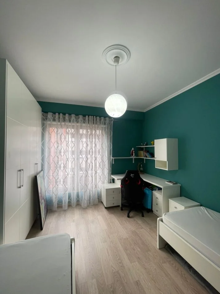 Tirane, jepet me qera apartament 2+1+Ballkon Kati 5, 110 m² 1.000 € (rruga e kavajes)