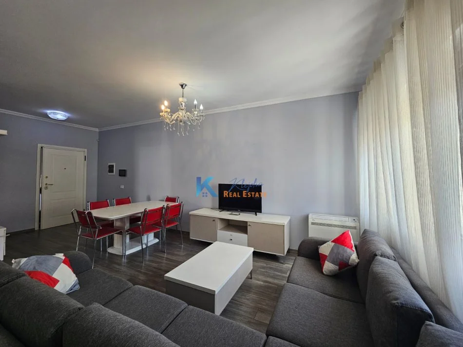 Tirane, jap me qera apartament 3+1+Ballkon Kati 7, 130 m² 1.000 € (Kompleksi Delijorgji)