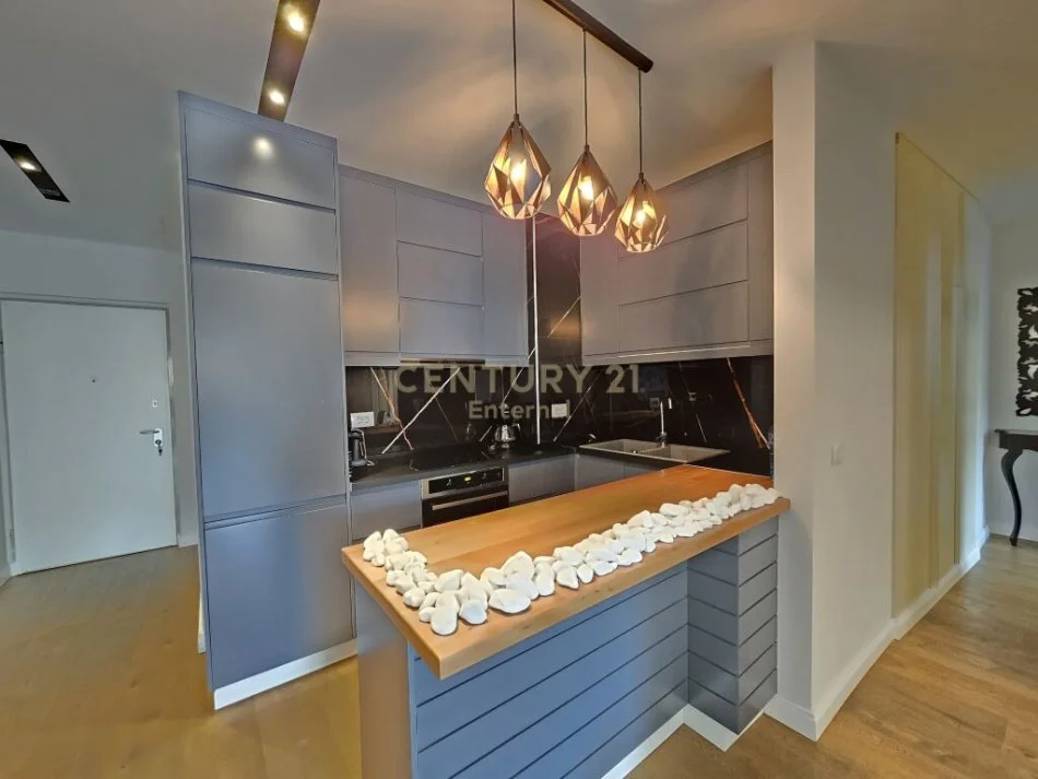 Tirane, jepet me qera apartament 1+1 Kati 1, 800 € 