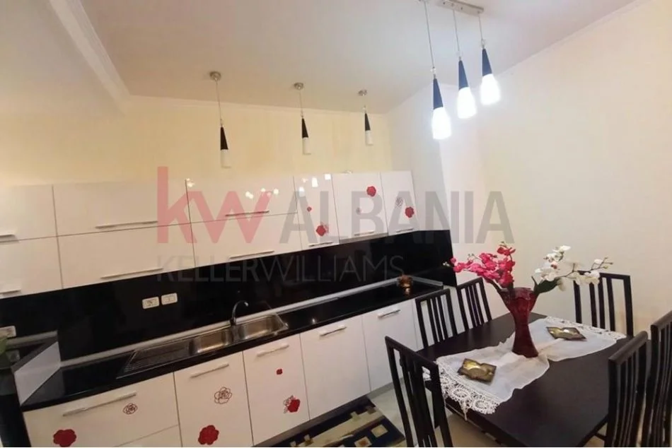 Tirane, shitet apartament 2+1 Kati 1, 88 m² 