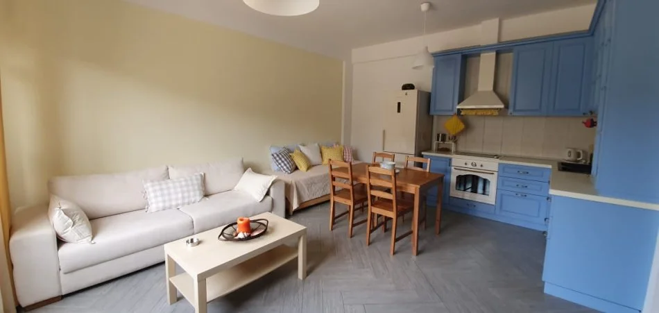 Vlore, jepet me qera apartament 1+1+Ballkon Kati 1, 70 m² 800 € (uji i ftohte vlore)