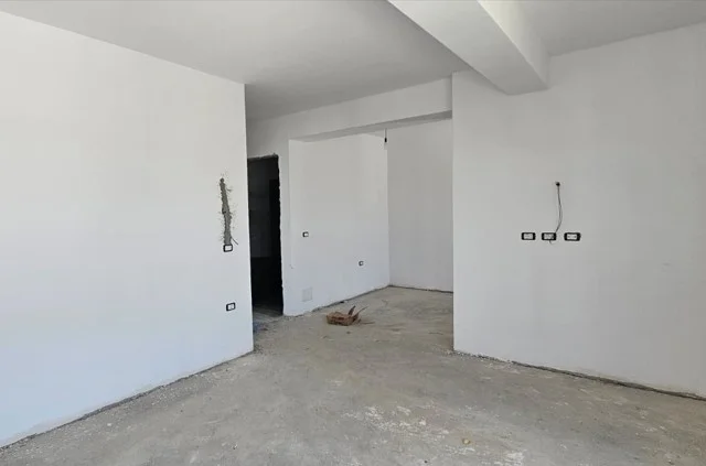 Tirane, shitet apartament 3+1 Kati 4, 221.000 € (Kodra e diellit 2)