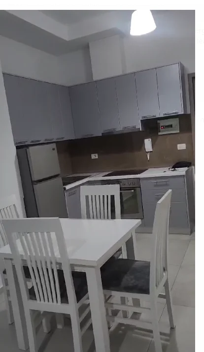 Vlore, jepet me qera apartament 1+1 Kati 2, 60 m² 250 € (ish- Kombinati i Peshkut) rv 45341