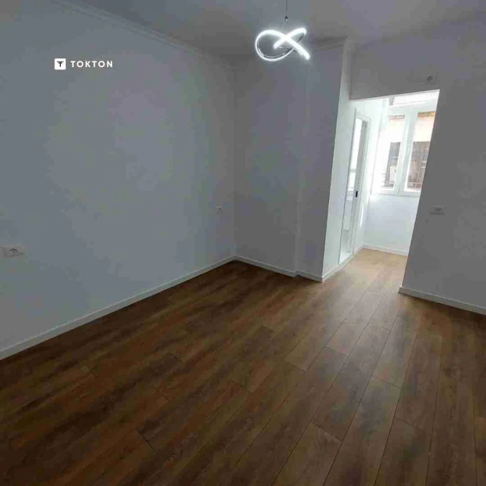 Tirane, shitet apartament 2+1+Ballkon Kati 5, 90 m² 185.000 € (Rruga e Dibres)