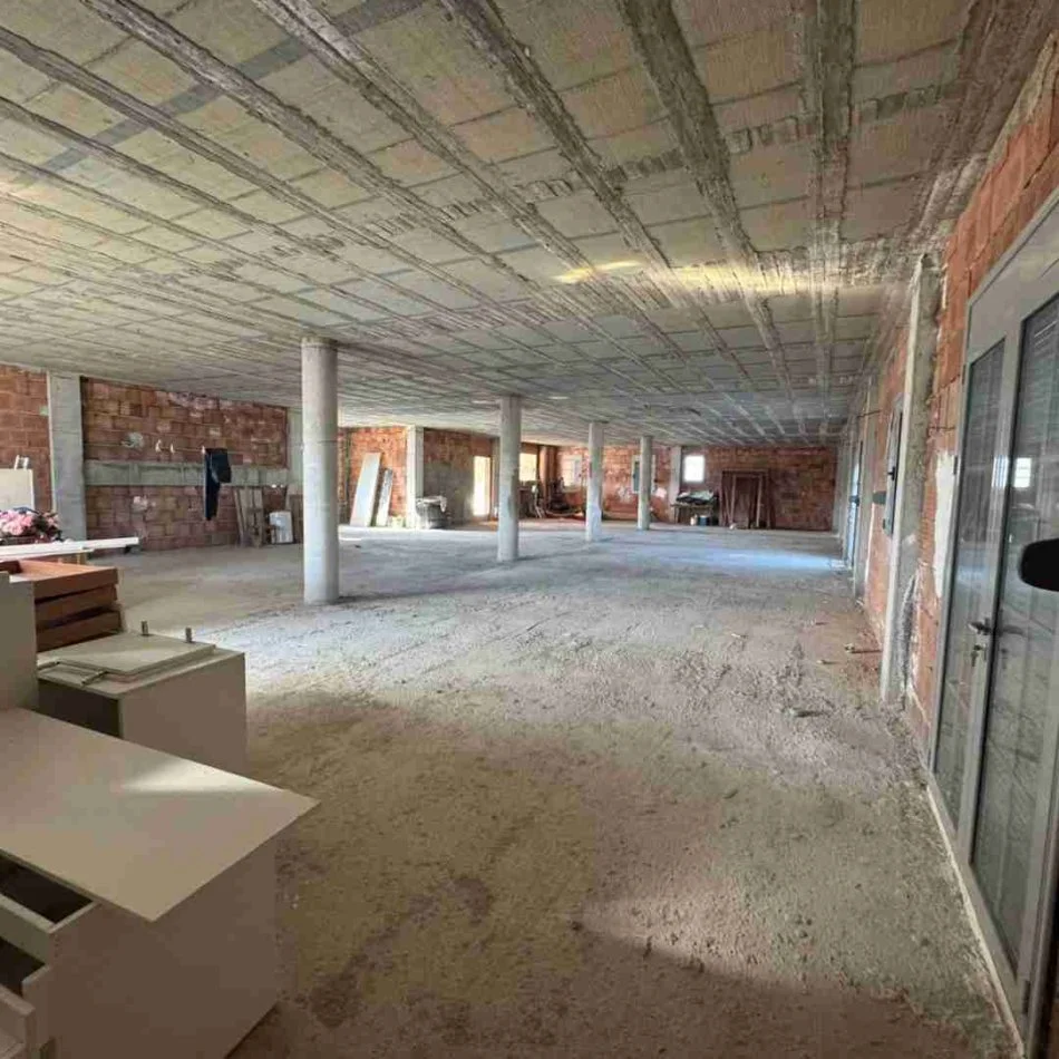 Tirane, jepet me qera ambjent biznesi Kati 4, 420 m² 1.500 € (Sauk)