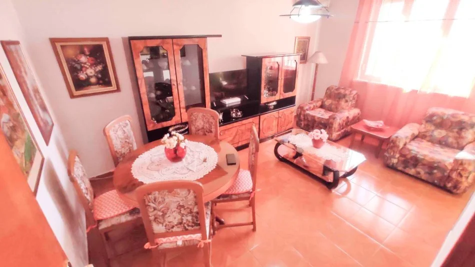 Tirane, jap me qera apartament 2+1+Ballkon Kati 4, 78 m² 650 € (Shkolla e Kuqe)