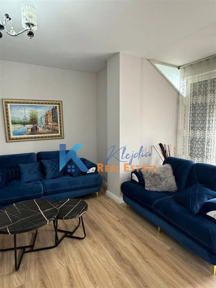 Tirane, jepet me qera apartament 2+1+Ballkon Kati 4, 108 m² 750 € (Kompleksi Colombo, Liqeni i Thate)
