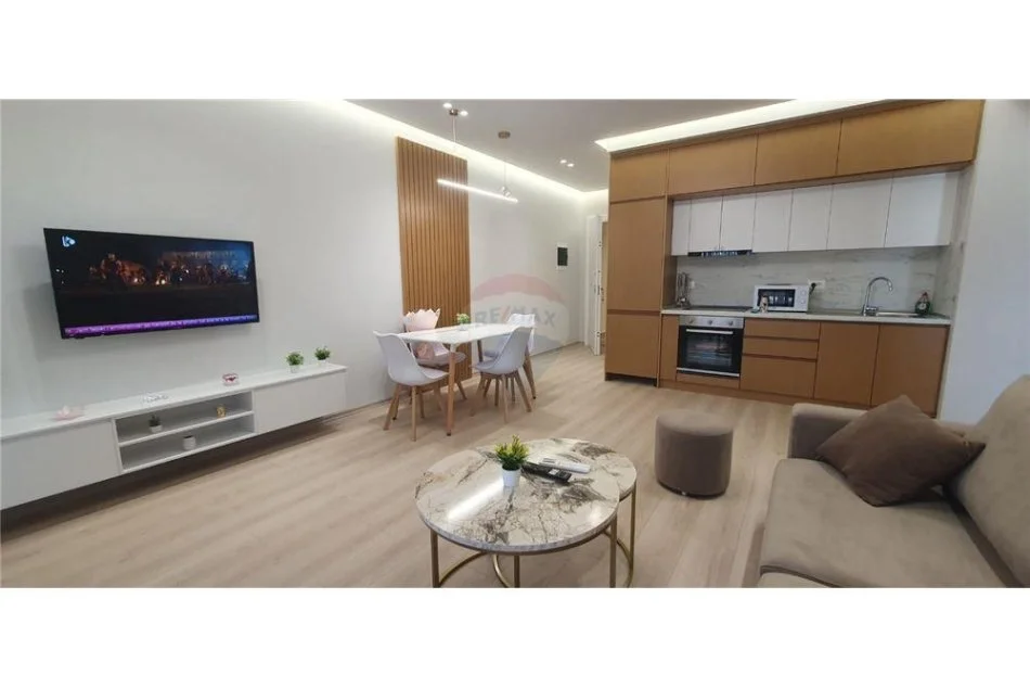 Tirane, jepet me qera apartament 1+1 Kati 6, 122 m² 650 € (Komuna e Parisit)