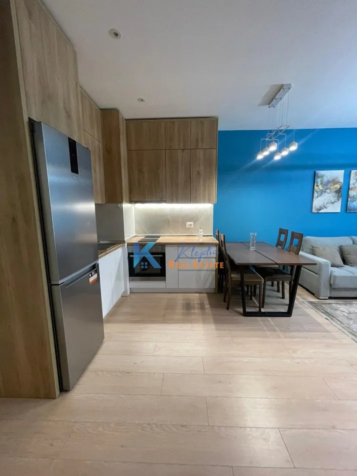 Tirane, jap me qera apartament 1+1+Ballkon Kati 7, 70 m² 550 € (21 Dhjetori, Kompleksi Kontakt)