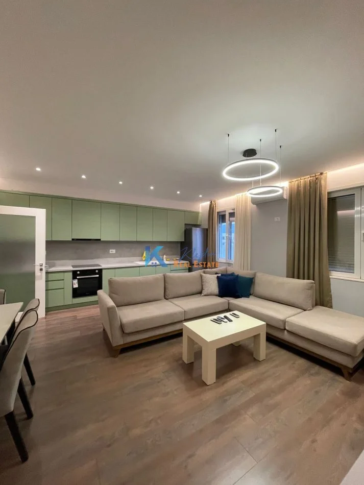 Tirane, jap me qera apartament 2+1+Ballkon Kati 5, 98 m² 650 € (Liqeni i Thate)