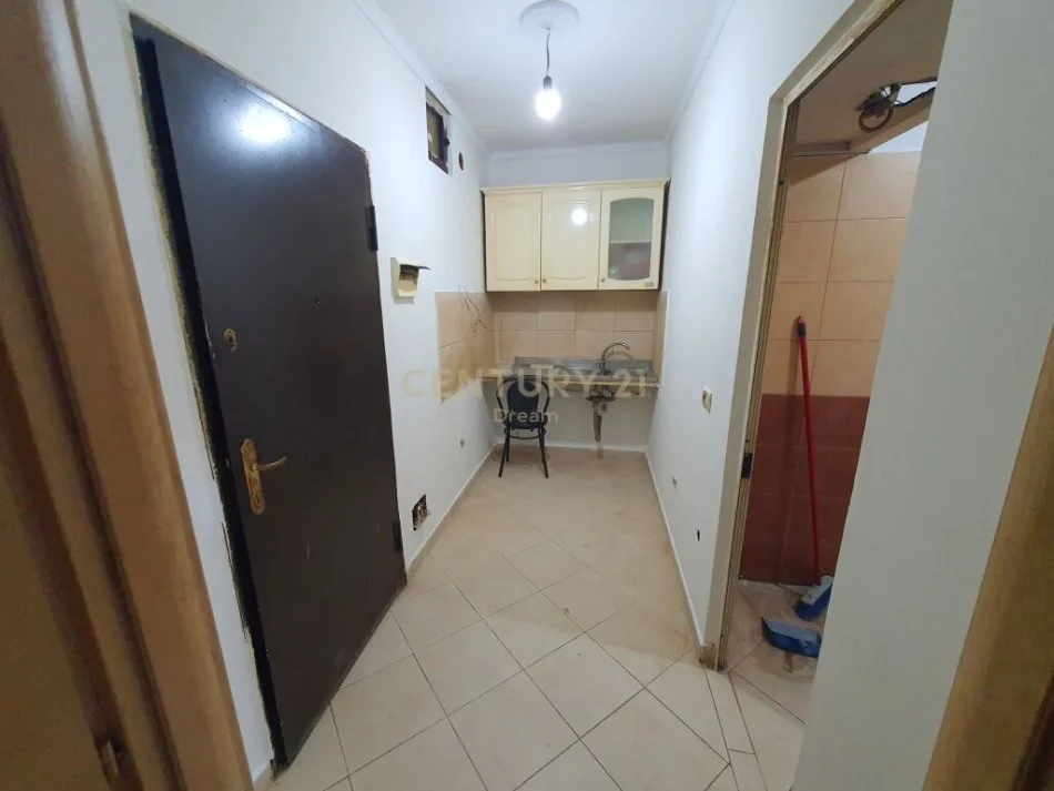Tirane, shitet garsonier Kati 0, 27 m² 50.000 € (Oxhaku)