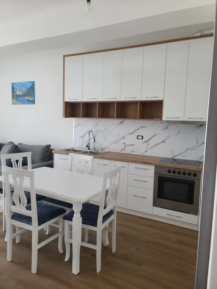 Tirane, jap me qera apartament 1+1+Ballkon Kati 6, 61 m² 350 € (Ali Demi, Kompleksi Kaimi)