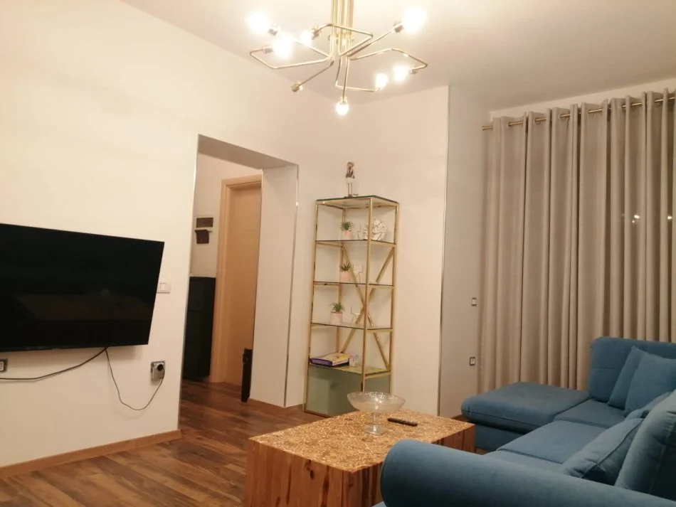 Tirane, jepet me qera apartament 2+1+Ballkon Kati 5, 74 m² 500 € (Ozone,Astir)