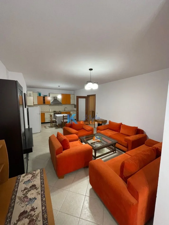 Tirane, jap me qera apartament 2+1+Ballkon Kati 2, 112 m² 700 € (2+1 per qira ne Zog te Zi)
