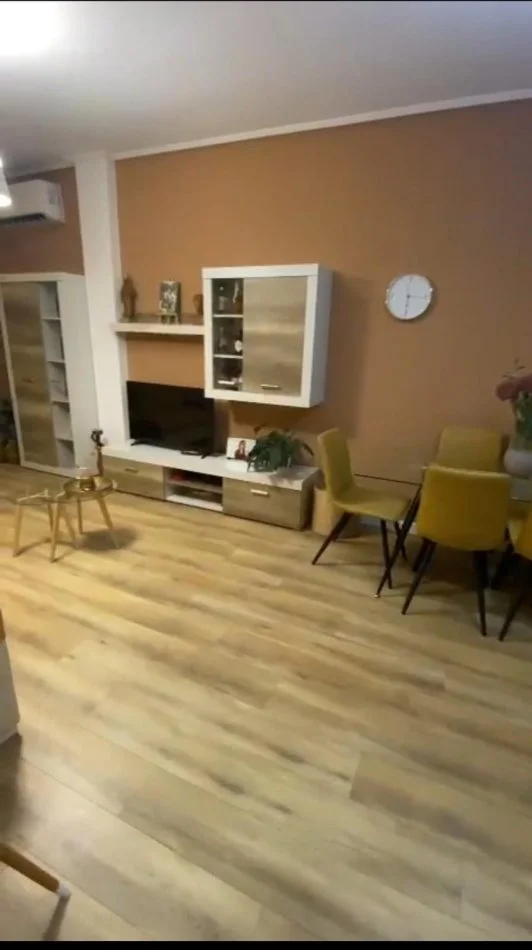 Tirane, jepet me qera apartament 2+1 Kati 4, 100 m² 700 € (Liqeni i Tiranes, Kopshti Zoologjik)