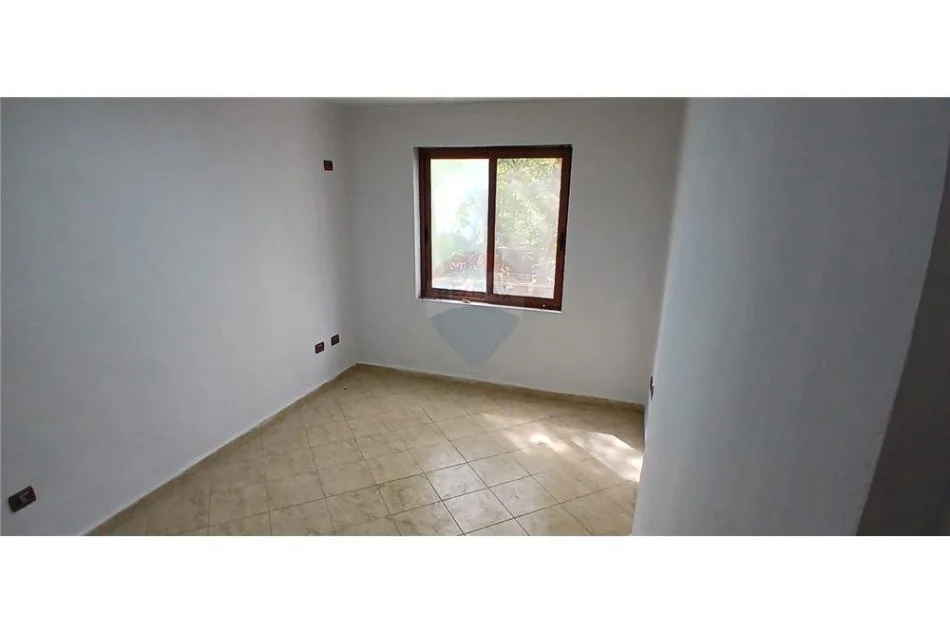Tirane, jepet me qera apartament 2+1 Kati 4, 95 m² 600 € (Sami Frasheri)