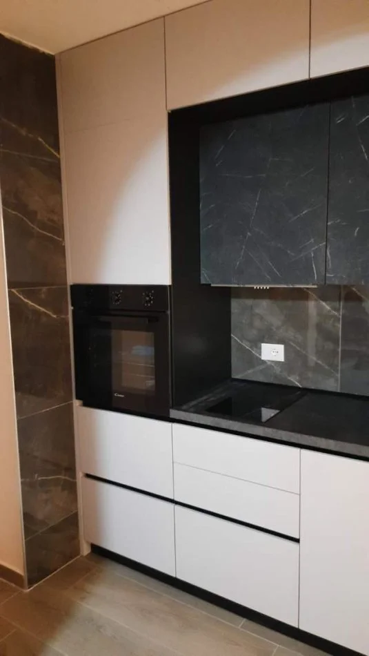 Tirane, jap me qera apartament 2+1+Ballkon Kati 1, 75 m² 610 € (21 Dhjetori)